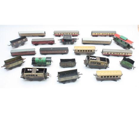 A collection of 00 gauge model railway sundries, to include a Bachmann locomotive, two Lima Intercity engines, a quantity of 