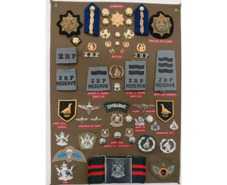 Zimbabwe Army & Police - 45 Items Of Insigniadisplay board with good tabulated display of metal and cloth badges including Pa