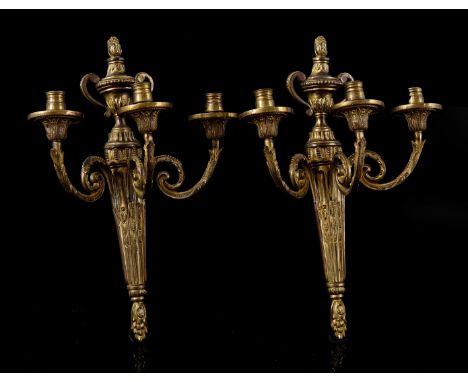 2 bronze torch-shaped 3-light wall chandeliers with vase on top, 42 cm high, 29 cm wide