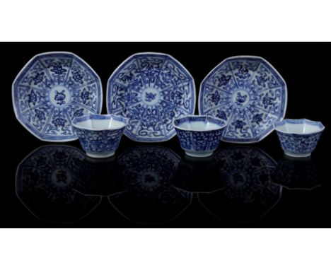 3 octagonal porcelain cups and saucers with blue floral decoration, China Kangxi period ca. 1720 (small chips)