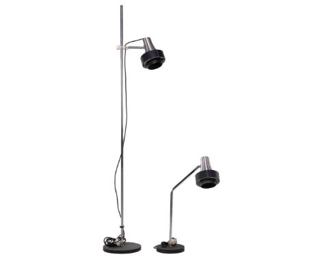 Adjustable chromed aluminum floor and desk lamp on metal base, executed by RAAK Amsterdam design including model 'D2154', Net