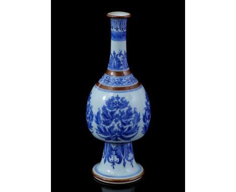 Porcelain sprinkler with blue decoration of lotus flowers, China Kangxi period ca. 1700, 23 cm high (fitting/chip)
