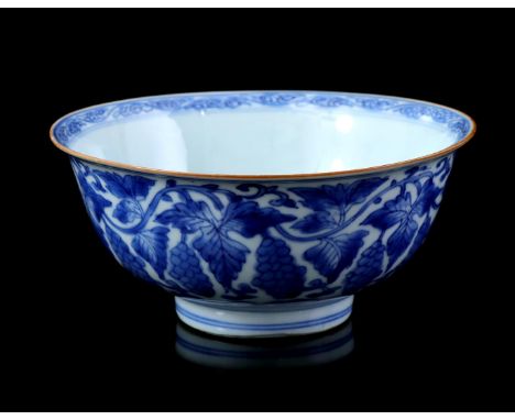 Porcelain bowl with blue decoration with grape vines on the inside and outside, Jiajing marked, China Shunzi/Kangxi period ca