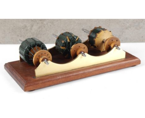 Anchor plate. Various anchors for generating rotational energy. Anchor models: Zénobe Gramme, 1826-1901, – Ring anchor, Fried