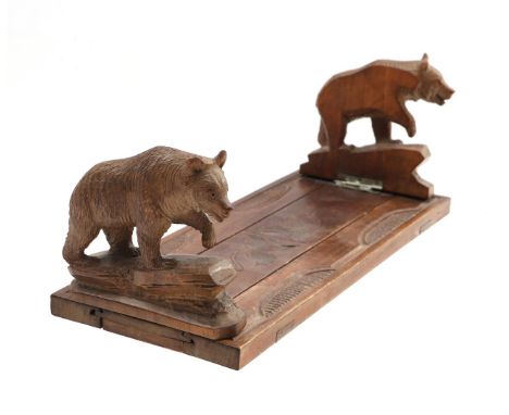 Walnut Black Forest folding and extendable double bookend with carved bears and carving in tray, 13 cm high, maximum 55 cm wi