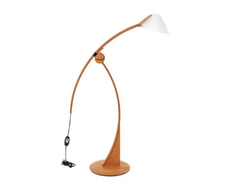Curved beech floor lamp,executed by&nbsp;DOMUS model 'Apollo', ca. 1970, lowest position 112 cm