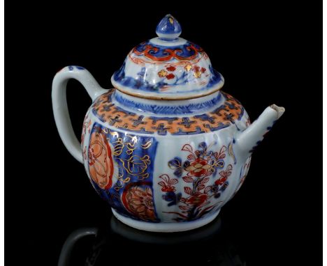 Porcelain Imari teapot with floral decoration and patterns, China Kangxi period ca. 1720, 13 cm high (spout glued)