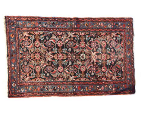 Hand-knotted wool carpet with oriental decor, 157x103 cm