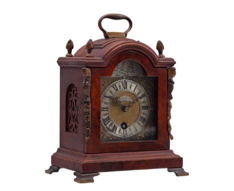 Warmink table clock in walnut case, 22 cm high