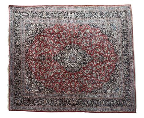 Hand-knotted wool carpet with oriental decor, 419x286 cm
