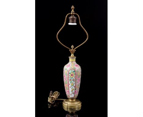 Porcelain table lamp base with painted polychrome floral decoration, set in a copper-colored frame and upholstered shade, pro
