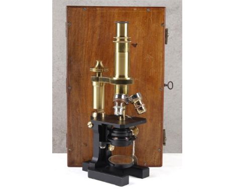 Microscope from 1880-1885. Optical device to magnify small objects. Extensive microscope in case with many accessories, Carl 
