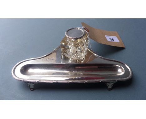 A hallmarked sterling silver inkwell decorated with a reed and ribbon border 