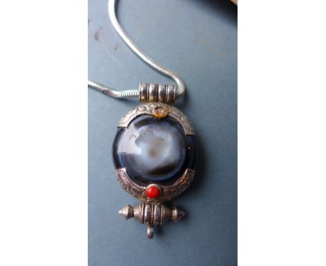 A silver and agate pendant on chain, the clasp marked .925