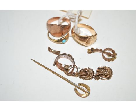 A quantity of yellow metal and gold jewellery, including: signet ring; a turquoise set ring; a tie pin; etc.