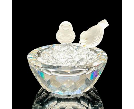 This beautiful Swarovski crystal Bird Bath was part of the ï¿½Feathered Friendsï¿½ Swarovski family groupings. The bowl is ma