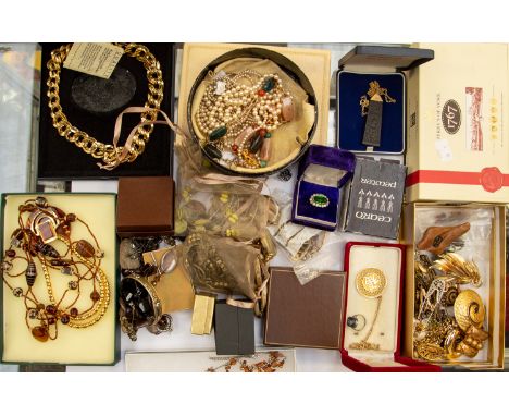 A collection of costume jewellery to include Monet gilt metal chain necklace, silver chain and stone pendant, an Oska brooch,