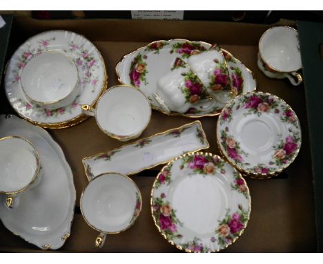 Royal Albert Old Country Roses tea service of 20 pieces, a Royal Albert Val D'or dish and 79 items Victorian Rose tea ware