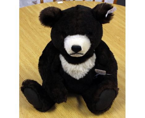 Steiff grizzly bear unboxed