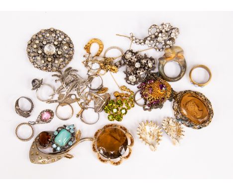 A collection of costume jewellery to include a synthetic opal and yellow metal ring, silver rings, white metal rings,  gilt a