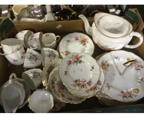 Royal Crown Derby Posie's - 8 cups and saucers, side plates, sandwich plates, cake plate and teapot (1 box)