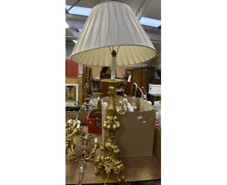 Gold ornate lamp (L1565)