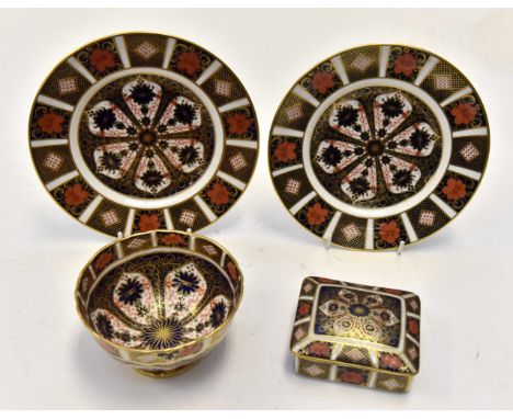 Royal Crown Derby old Imari pattern; comprising of 2 plates a bowl and a trinket dish (4)