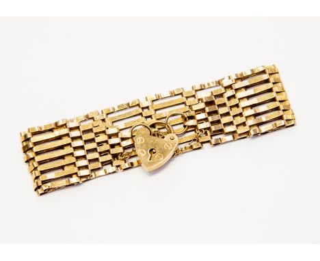 A 9ct gold seven link  gate bracelet, padlock clasp, weight approx 15.7gms