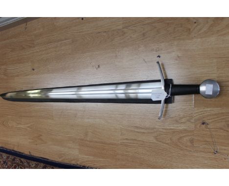 Crusader style Broadsword with 835mm long double edged fullered steel blade. Width of blade next to crossguard 50mm. Makers p