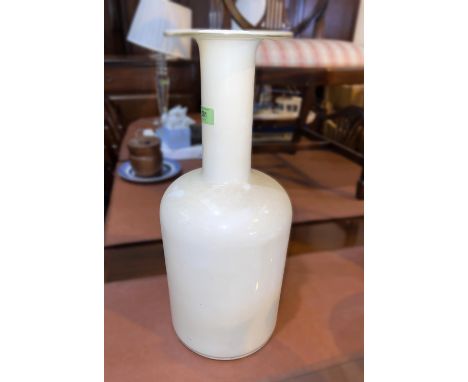 Holmegaard: A large Otto Baner designed mid century white glass mallet shaped vase ht. 49.5cm 