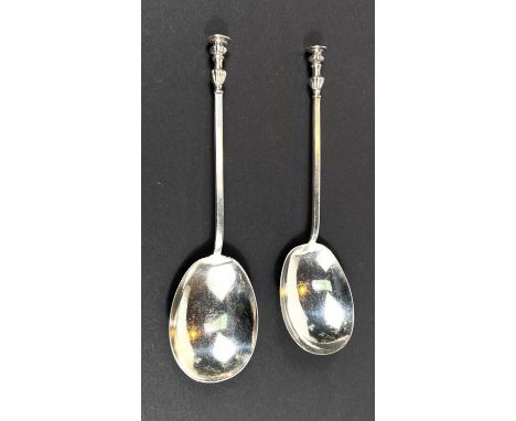 A pair of silver Seal Top spoons, London 1900, 3oz 