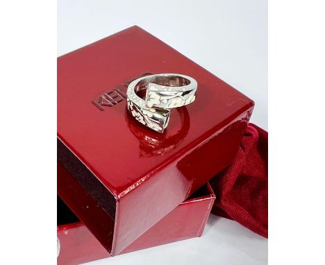 A Kenzo silver ring with floral enamel decoration, in original bag and box, size O 