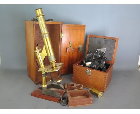 A vintage brass microscope with mahogany case and a ROOC C-621 defractor microscopeCondition report: Working, box needs atten