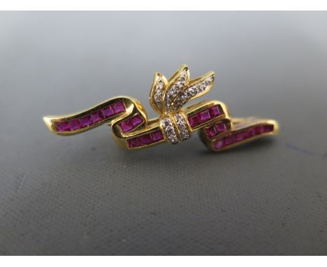 A diamond and ruby brooch set in 15ct yellow gold - approx weight 4.3 grams