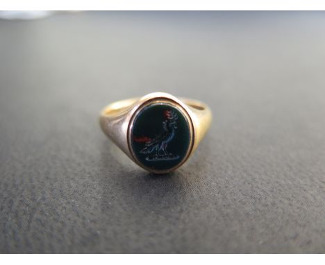 An 18ct yellow gold signet ring size K - approx weight 4.5 grams - usage wear, minor surface scratches