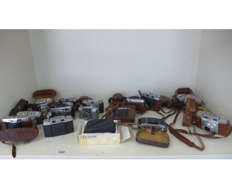 Fifteen vintage cameras to include an Olympus Minolta Agfa