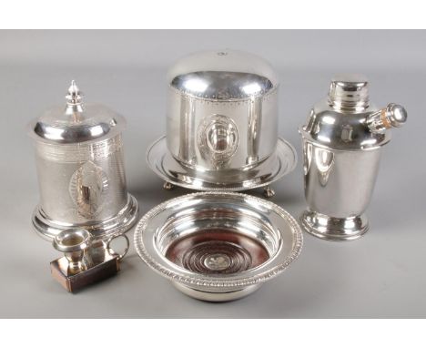 A collection of good quality silver plate. Includes Mappin &amp; Webb, cocktail shaker, Bellini Brasil match holder/chamber s