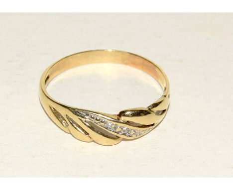 9ct gold ladies diamond centre twist size R