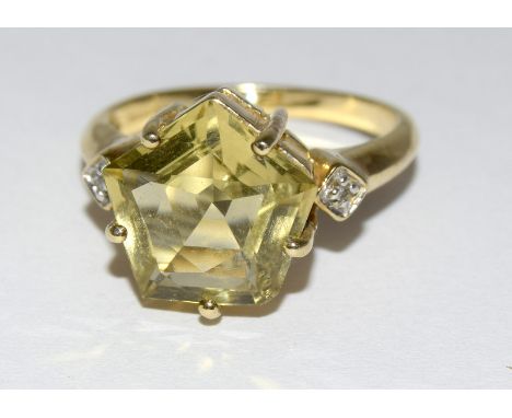 9ct Gold ladies Peridot and diamond shoulder ring size N