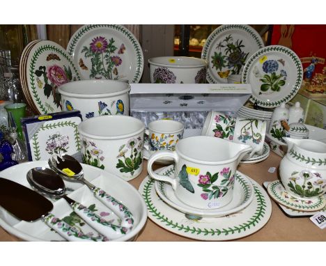 A QUANTITY OF PORTMEIRION BOTANIC GARDEN PATTERN TABLE AND GIFTWARE, comprising a pie slice, salad servers, two oval divided 