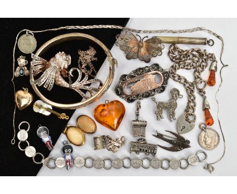 A BAG OF ASSORTED JEWELLERY, to include a silver hinged bangle with an engraved floral design to the one side, fitted with a 