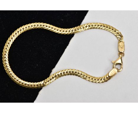 A YELLOW METAL BRACELET, flat herringbone bracelet fitted with a lobster claw clasp, stamped 750, length 190mm, approximate g