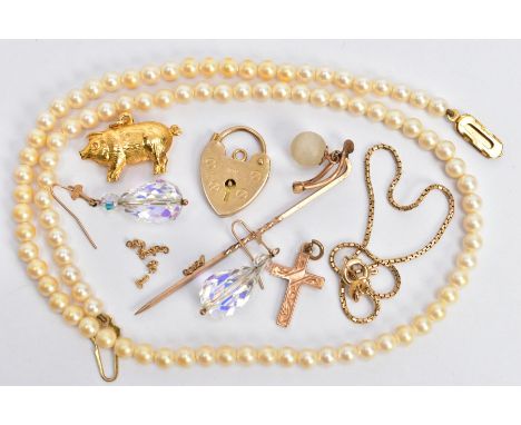 AN ASSORTMENT OF 9CT GOLD AND YELLOW METAL JEWELLERY ITEMS, to include a yellow gold heart padlock, hallmarked 9ct London 197