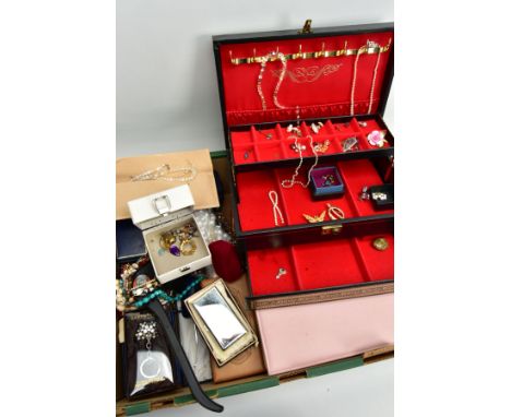 A BOX OF ASSORTED ITEMS, to include a black and gold detailed jewellery box with a small quantity of costume jewellery, a lig