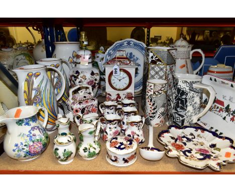 A COLLECTION OF MASON'S IRONSTONE CERAMICS ETC, to include five Blue Mandalay 8cm jugs, trinket box with cover and table lamp