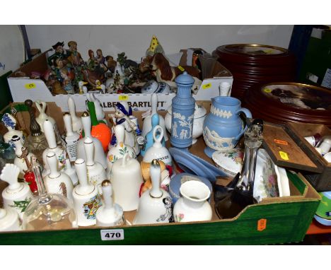 TWO BOXES AND LOOSE CERAMICS, GLASSWARE, ETC, including a set of twelve Danbury Mint 'The Springer Spaniel' plates in frames,