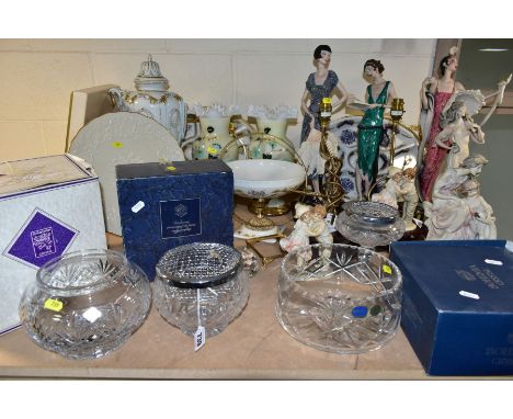 A GROUP OF DECORATIVE RESIN FIGURES, TABLE LAMPS, REPRODUCTION CERAMICS AND ASSORTED GLASSWARE, including a boxed Stuart Crys