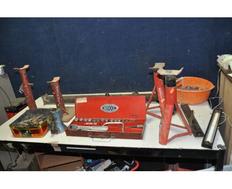 A SELECTION OF AUTOMOTIVE AND BUILDING TOOLS including a 100cm Acro Prop, two sets of axle stands, a Britool Imperial socket 