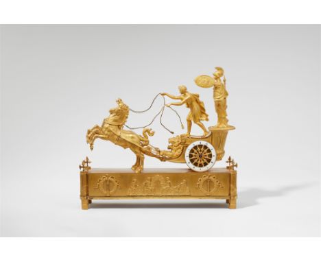 Pendule "au char" d'époque EmpireFeuervergoldete Bronze, Messing, weißer Emailziffernring mit schwarzer Beschriftung, gebläut