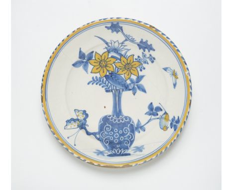 Delftware-Schüssel mit Blumenvase, Vogel und InsektenKeramik, Blei- und Zinnglasur, Bemalung in Blau und Gelb. Krakelée, ein 